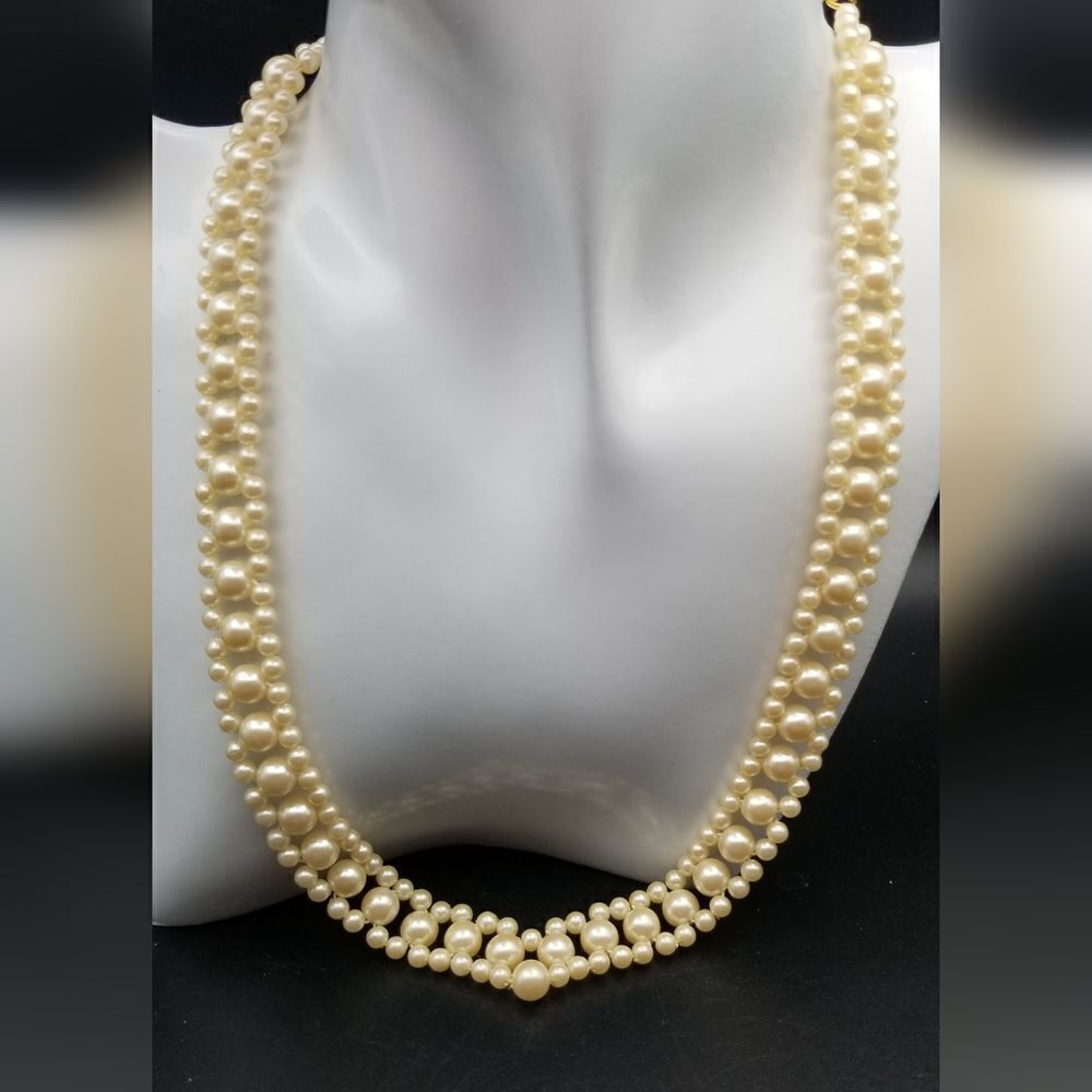 Grandmothers estate faux pearl evening doily necklace N319